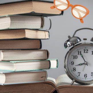 nachtkastje met boeken